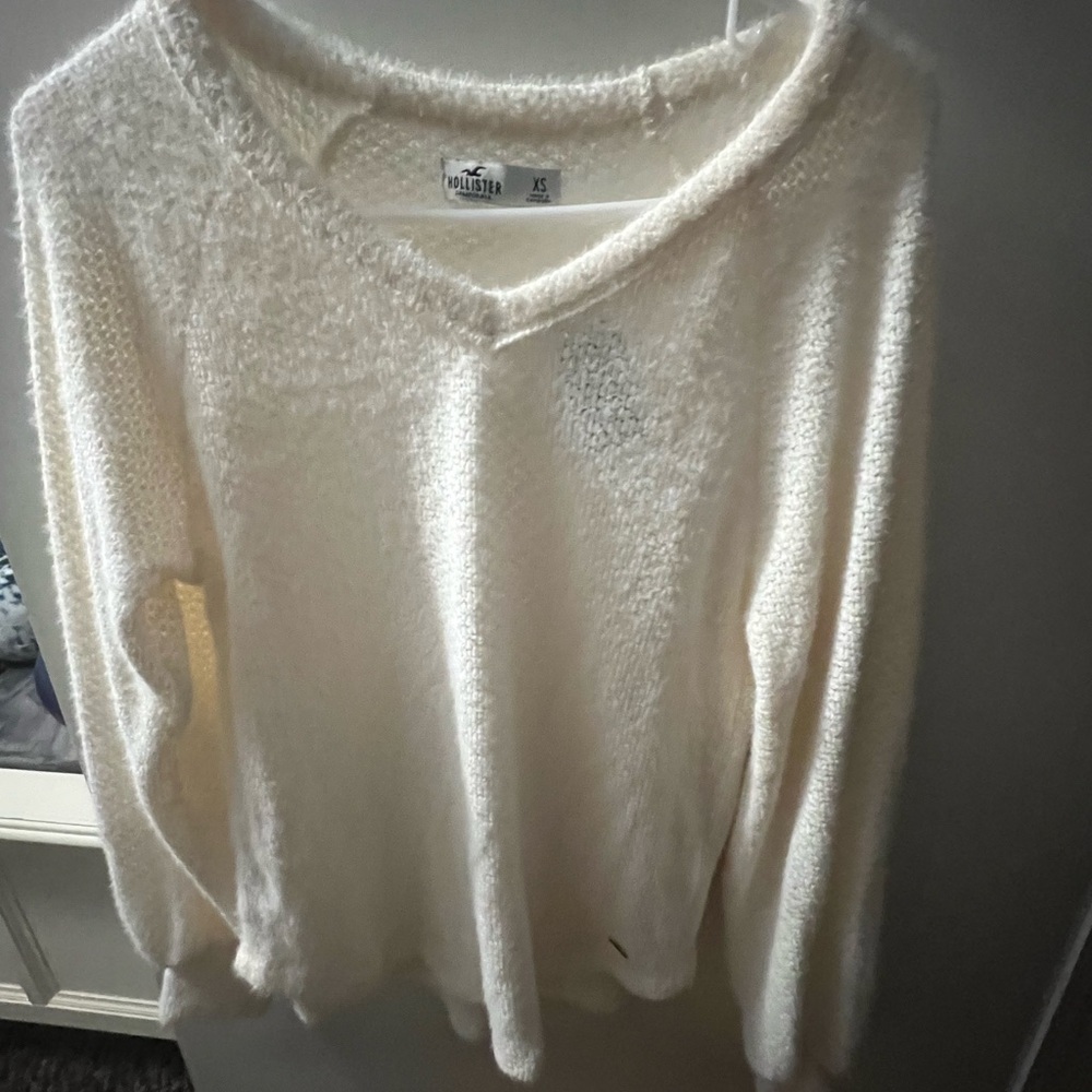 Hollister Soft Cream V-Neck Sweater